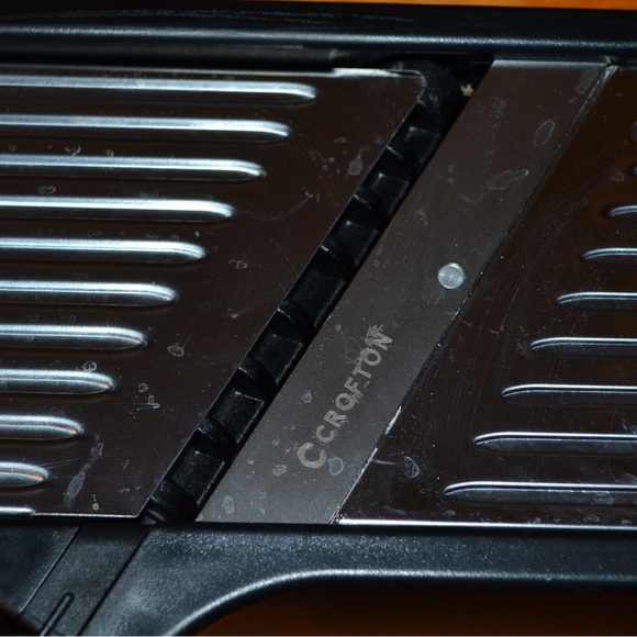 Crofton collapsible mandolin slicer with food holder - Picture 4 of 8